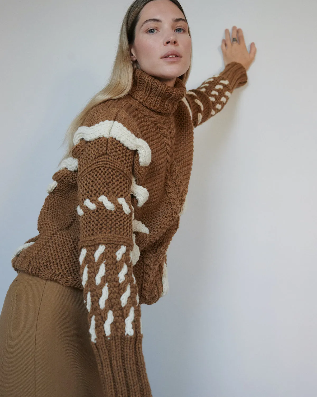 Barbora: Brown Wool Turtleneck